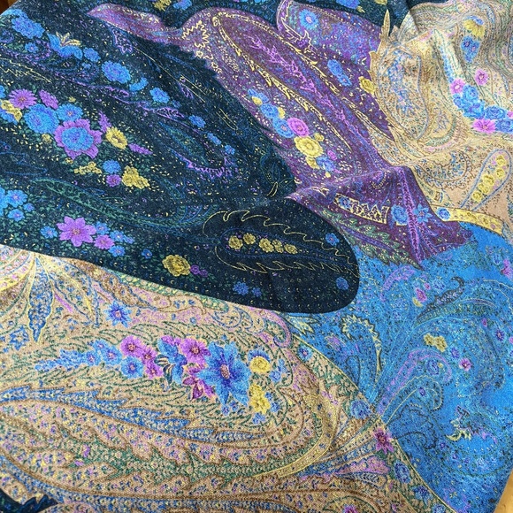 Vintage Fun Shawl - Picture 6 of 6